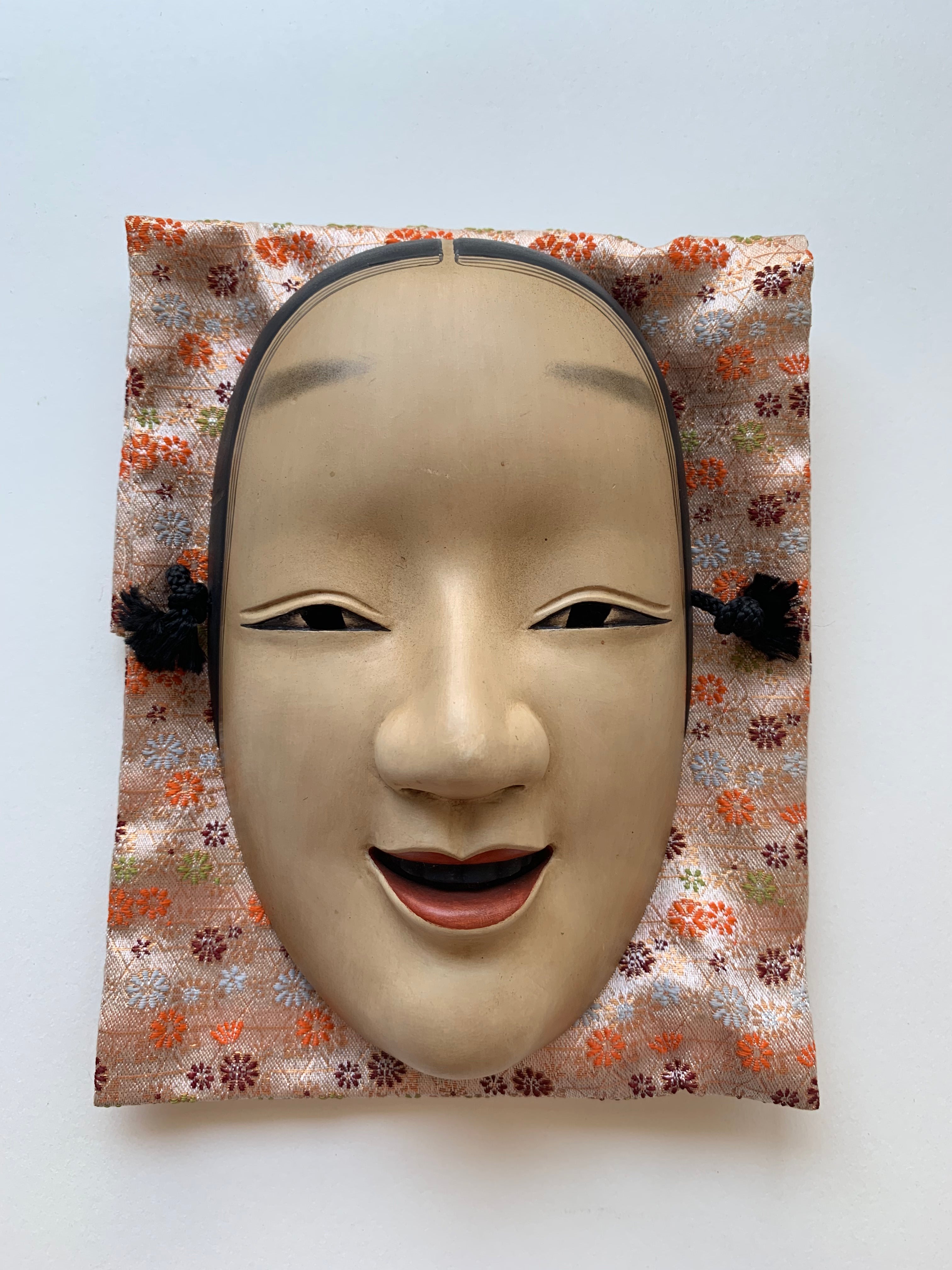 Ko Omote by Ryūgaku  / NOH MASK with Textile Bag and Paulownia box.