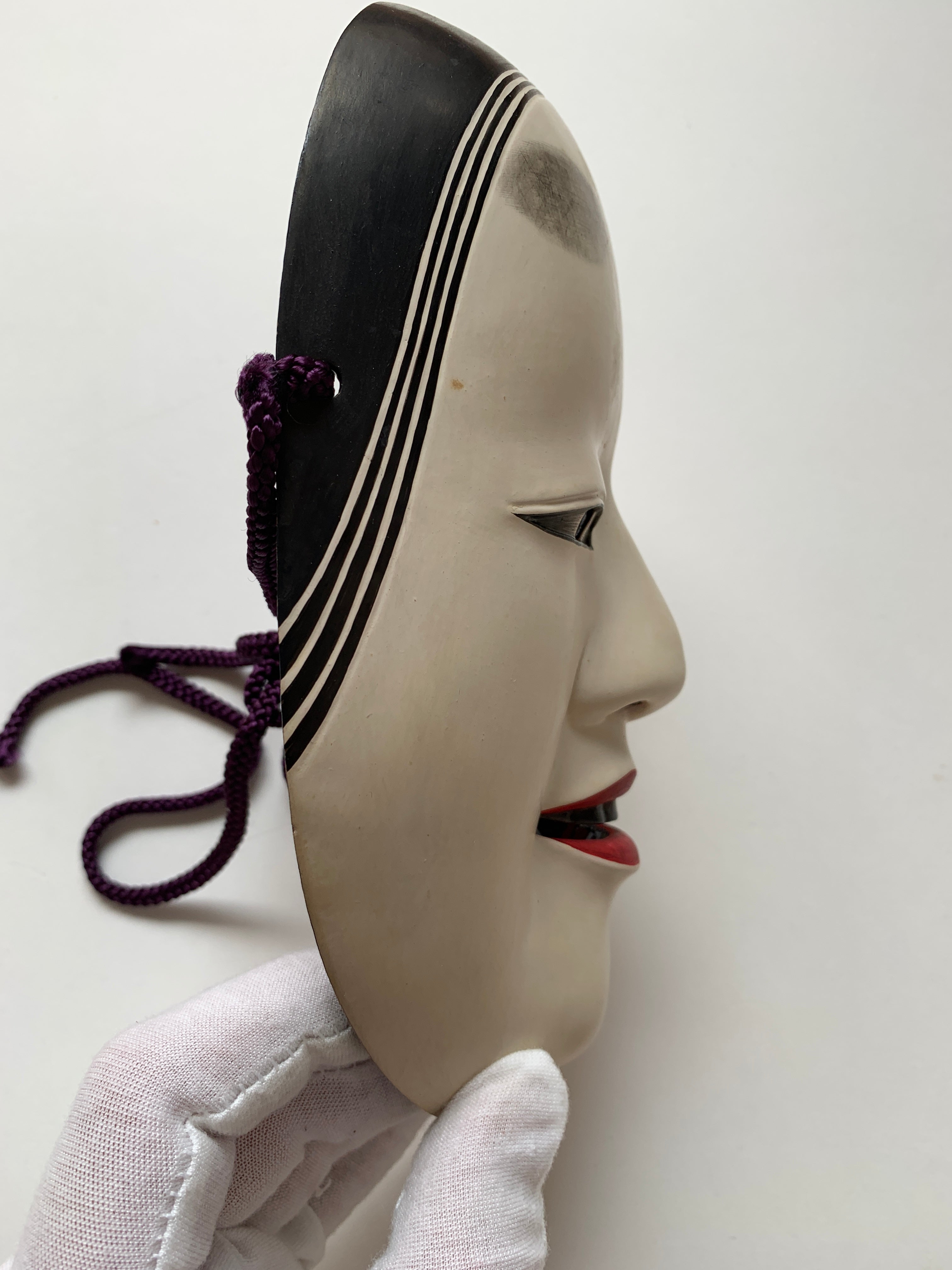 Ko Omote by Gonogomi / Noh Mask with Paulownia box.