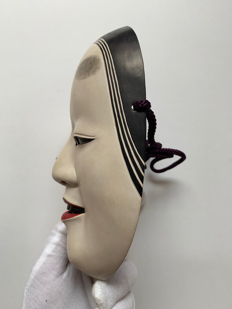 Ko Omote by Gonogomi / Noh Mask with Paulownia box.