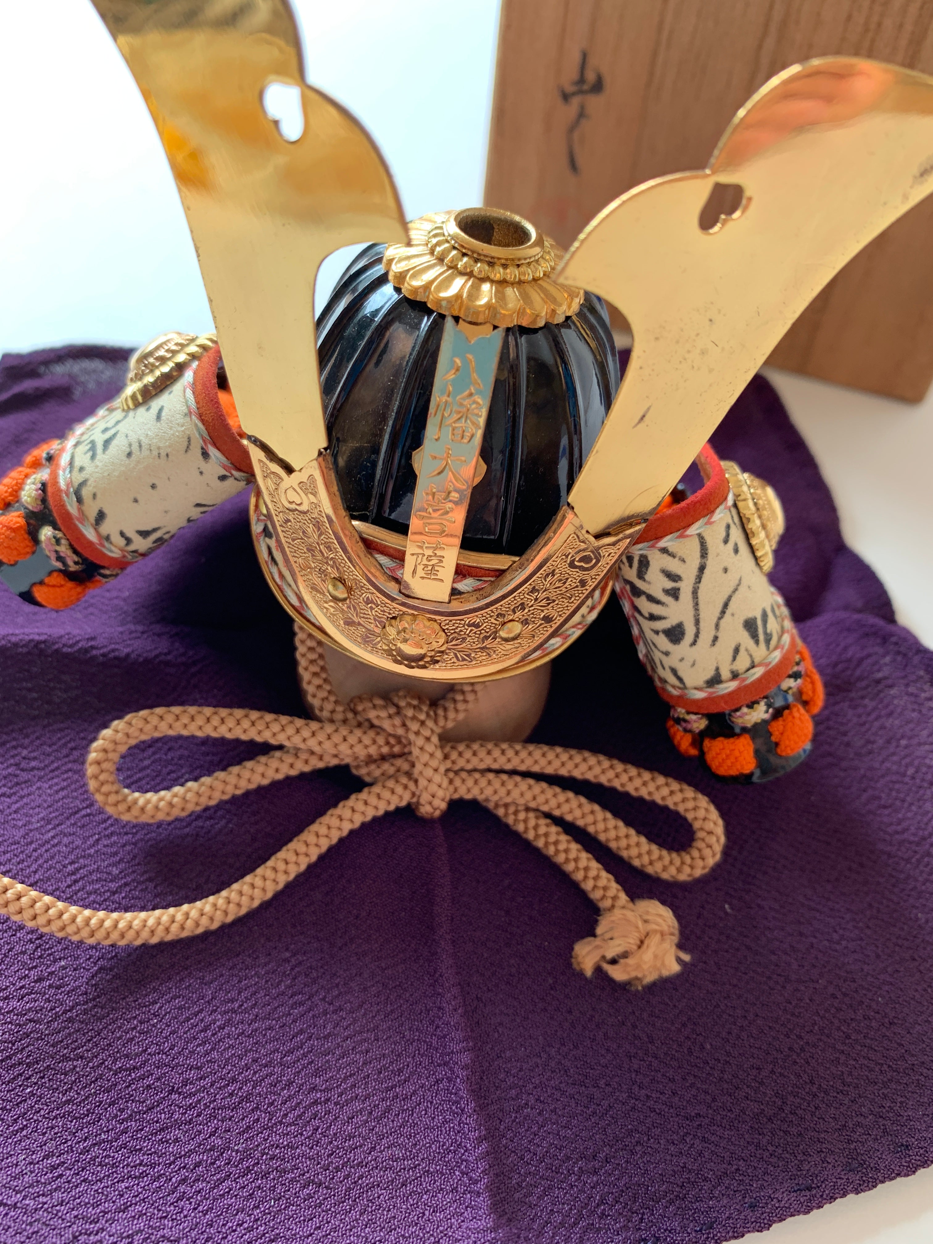 Miniature of Armor of Sanemori Saito (from the 12th century), one of the Sengoku Warlords.  By Icchu Kato, with paulownia box.