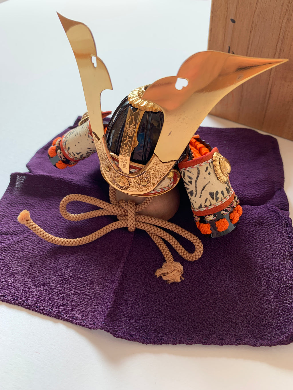 Miniature of Armor of Sanemori Saito (from the 12th century), one of the Sengoku Warlords.  By Icchu Kato, with paulownia box.