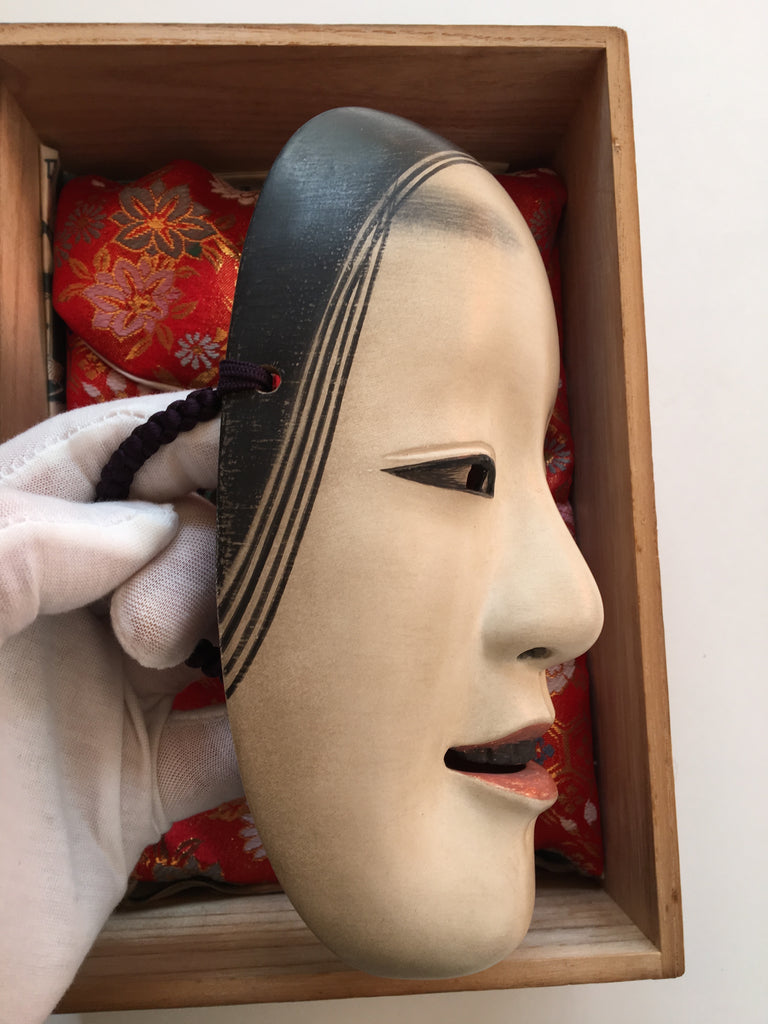 Mask of MAGOJIRO by Masahiko Matsumoto. /(with quilted textile bag and a paulownia box)