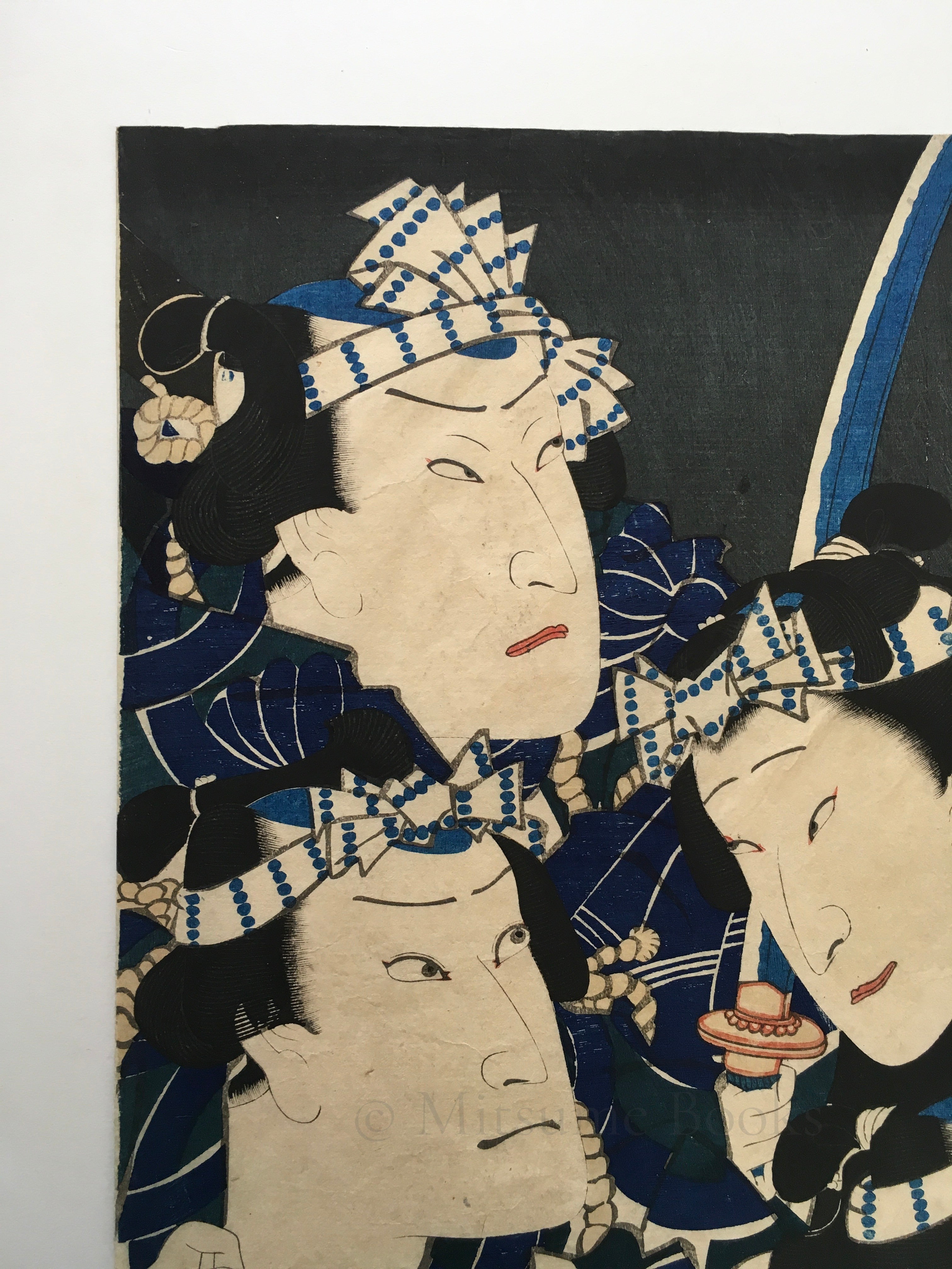 Actor Ichikawa Kuzô III as Tsurugi no Chôzô, Sawamura Tosshô II as Akari Jinzô, and Bandô Mitsugorô VI as Maegami Sakichi