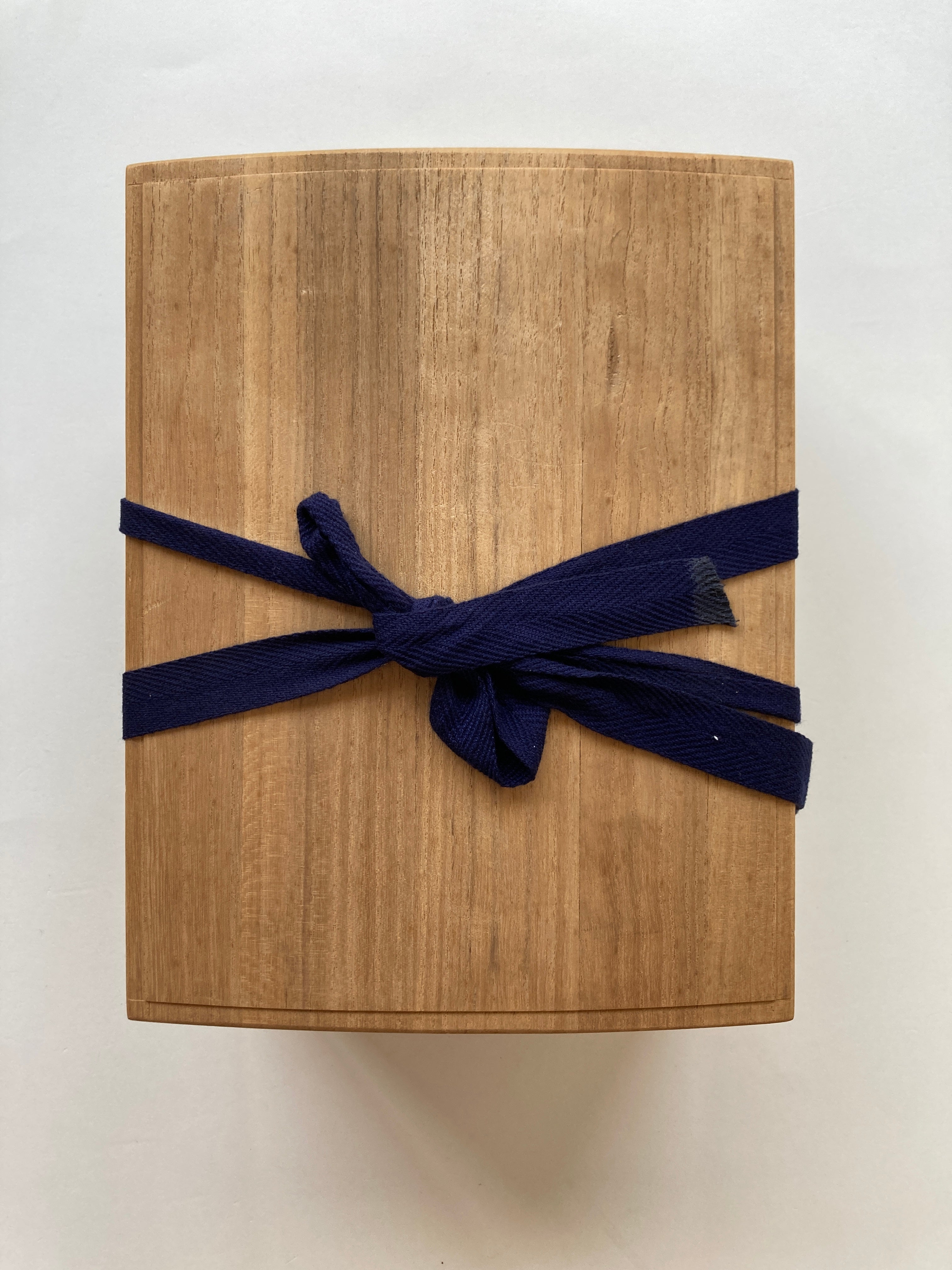 NAMANARI Carved in Wood with Paulownia Box