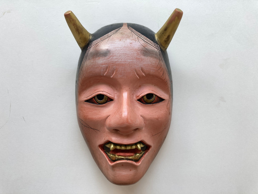 NAMANARI Carved in Wood with Paulownia Box