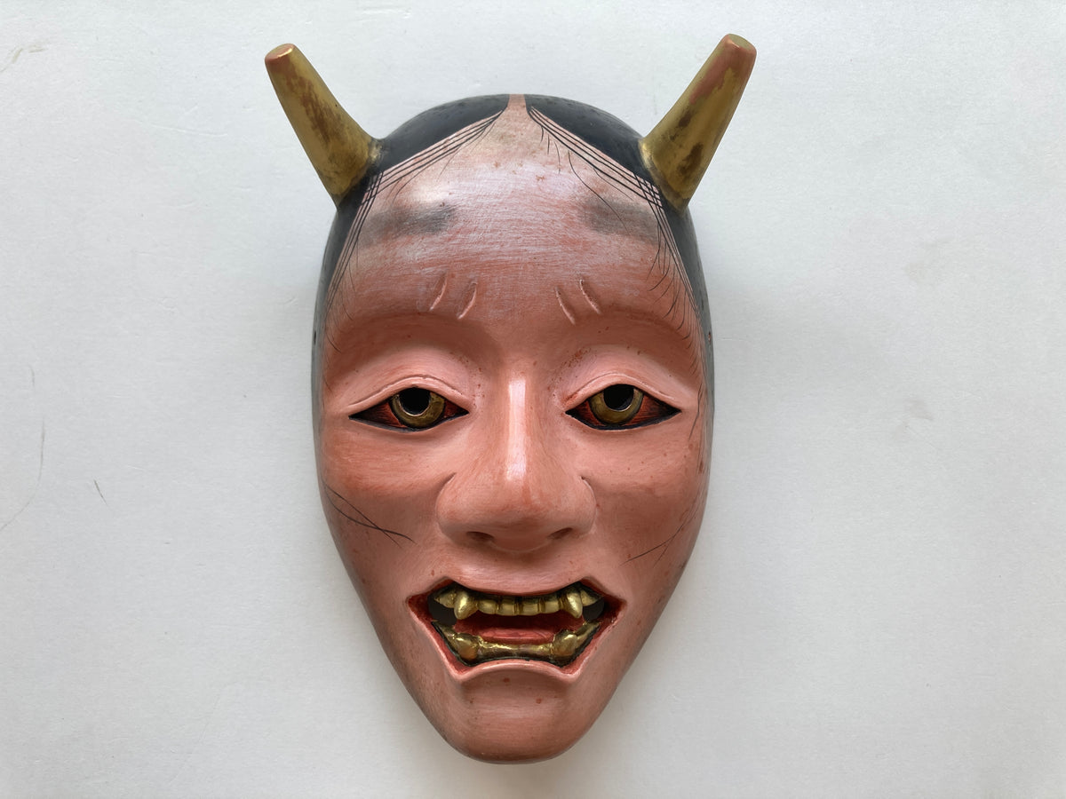 NAMANARI Carved in Wood with Paulownia Box